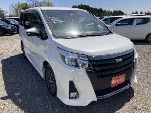 2017 Toyota Noah thumbnail