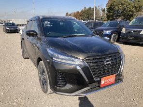 2024 Nissan KICKS thumbnail
