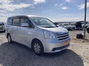 2009 Toyota Noah thumbnail