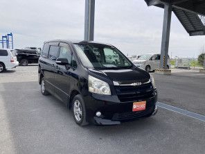 2008 Toyota Noah thumbnail