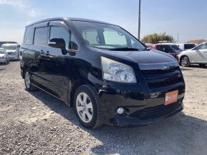 2009 Toyota Noah thumbnail