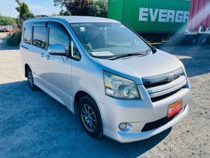 2009 Toyota Noah thumbnail