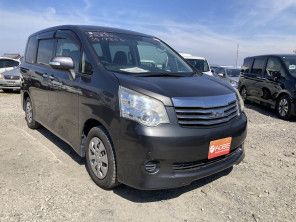 2012 Toyota Noah thumbnail