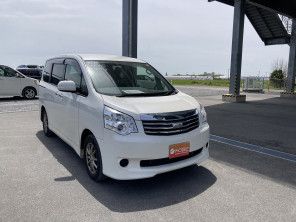 2013 Toyota Noah thumbnail
