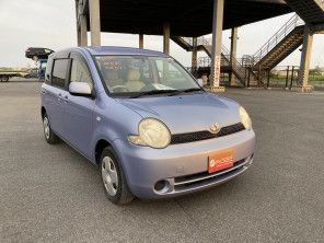 2005 Toyota Sienta thumbnail