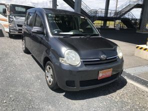 2010 Toyota Sienta thumbnail