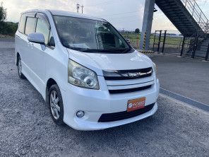 2009 Toyota Noah thumbnail